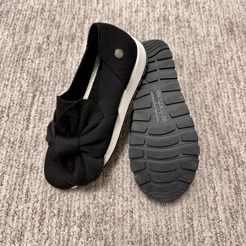 Bernie Mev. Black Slip-On Flats with Knotted Bow. Super Cute- fits US 6 or 6.5